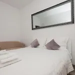 3 Bedroom Awesome In *