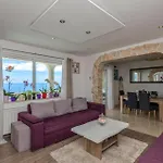 3 Bedroom Awesome In 아파트 마카르스카