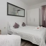 아파트 3 Bedroom Awesome In 마카르스카