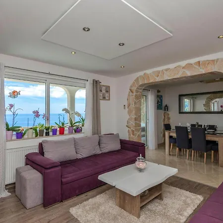 Impresionante De 3 En Apartamento Makarska