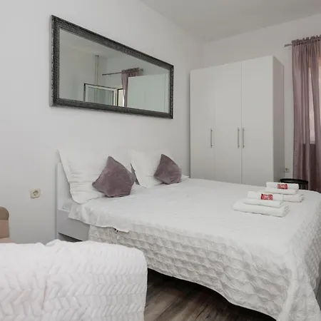 Apartment Cozy In With Jacuzzi Makarska