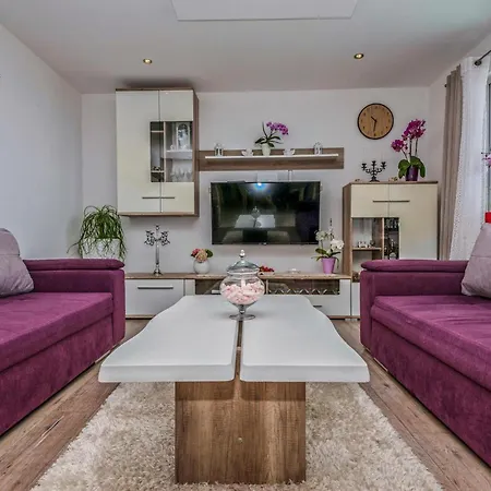Apartment Cozy In With Jacuzzi Makarska