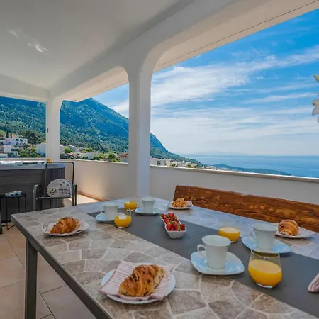 3 Bedroom Awesome In Appartement *