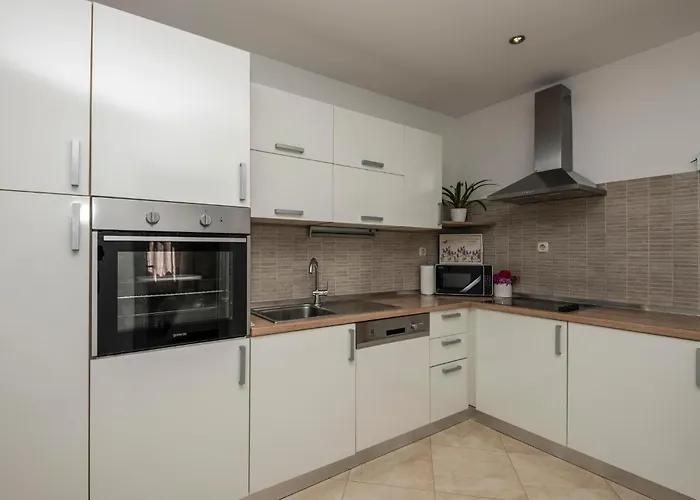 3 Bedroom Awesome In Апартаменти *