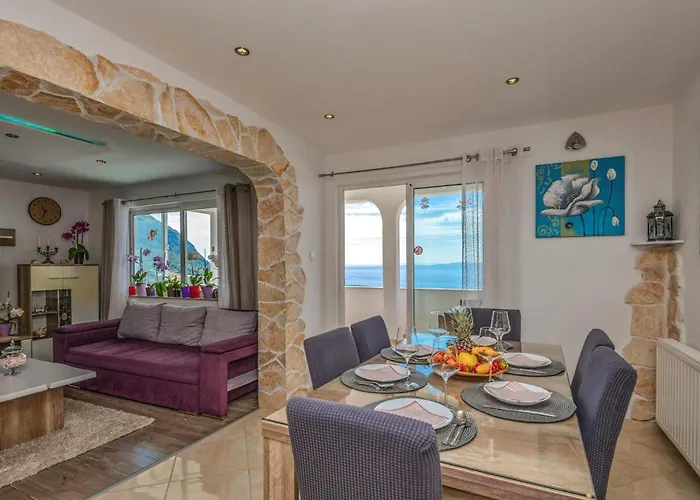 3 Bedroom Awesome In Апартаменти