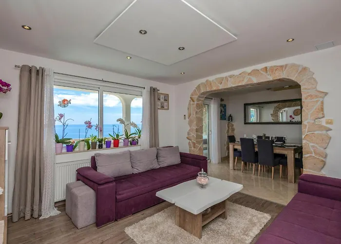 3 Bedroom Awesome In דירה מאקרסקה