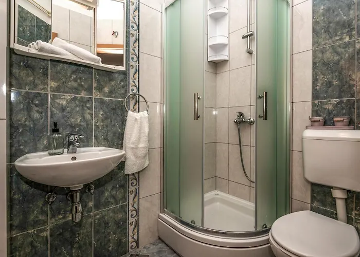 3 Bedroom Awesome In Апартаменти Макарська