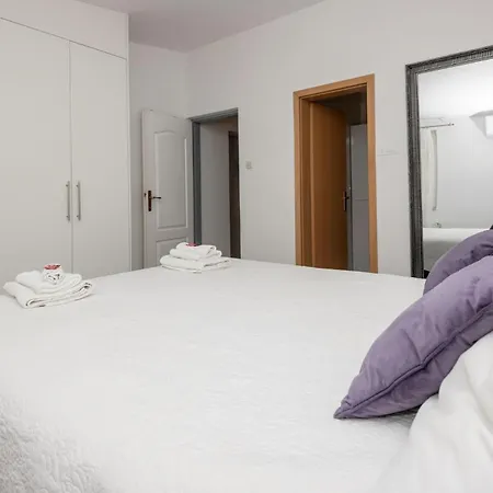 Апартаменты 3 Bedroom Awesome In Макарска